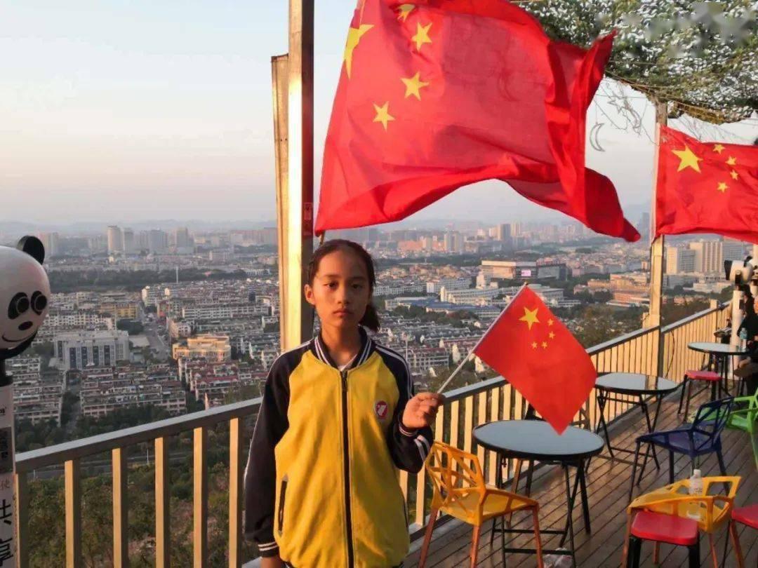 大学军训是和同系或同班的人分在一起军训 还是打乱分的。？游戏画面